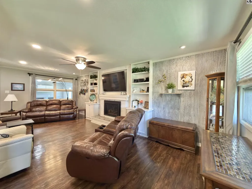 47 Tomahawk Road Hutchinson KS 67502