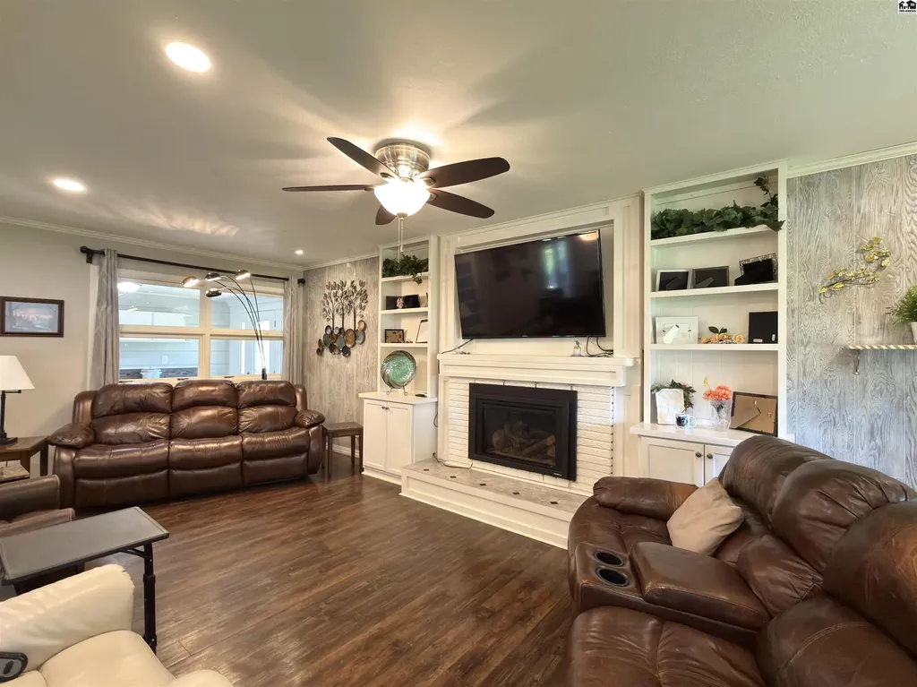 47 Tomahawk Road Hutchinson KS 67502