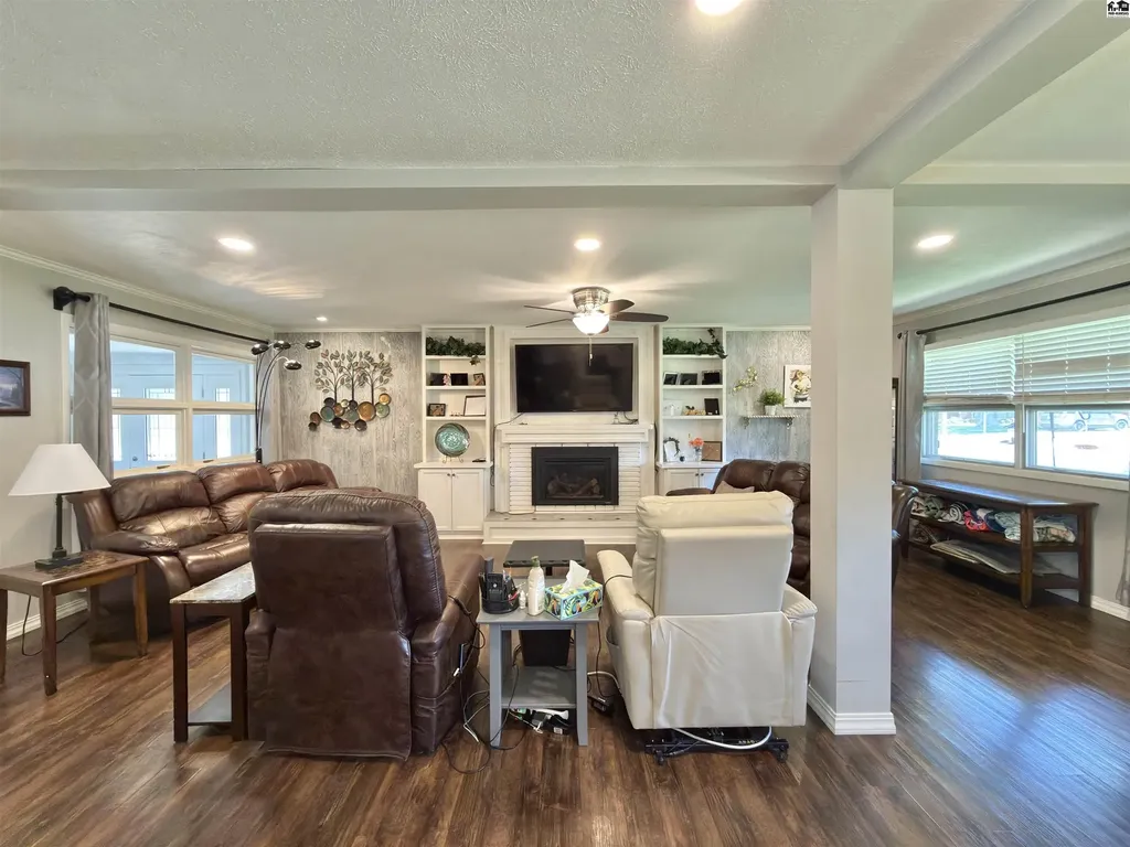 47 Tomahawk Road Hutchinson KS 67502