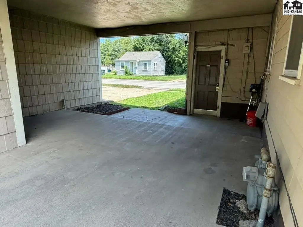 632 E 7th Avenue Hutchinson KS 67501