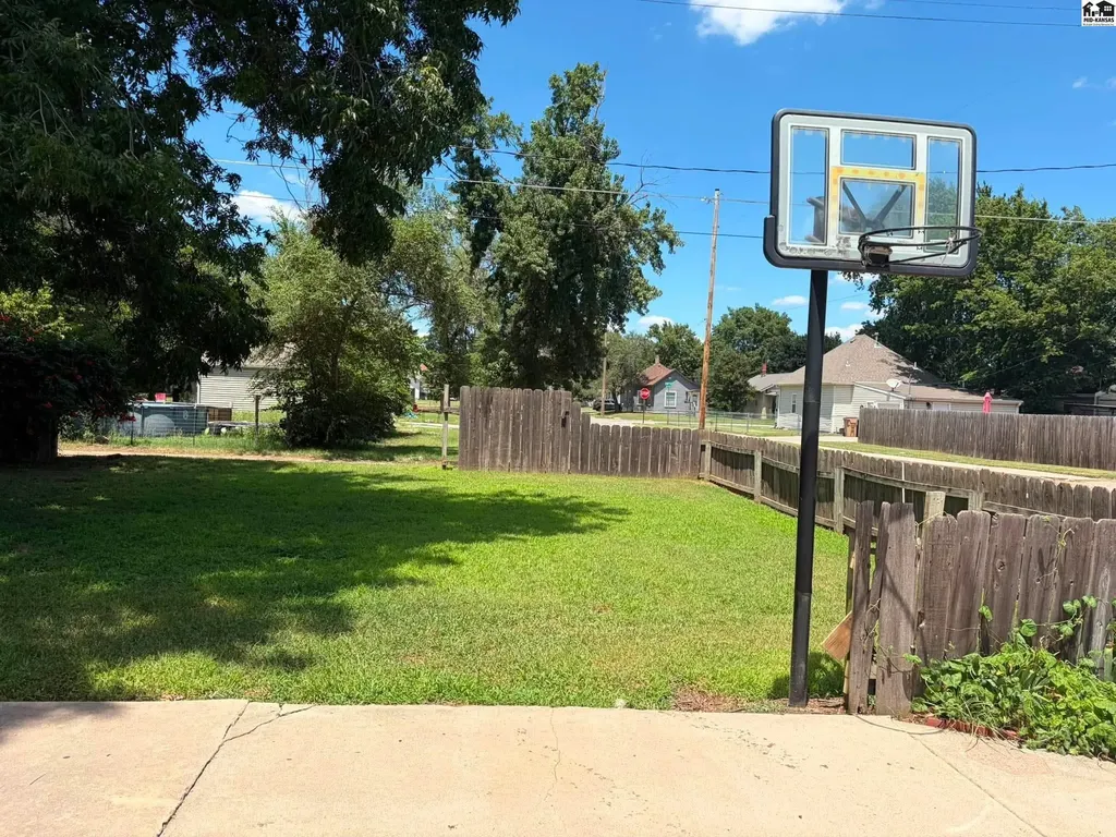 632 E 7th Avenue Hutchinson KS 67501