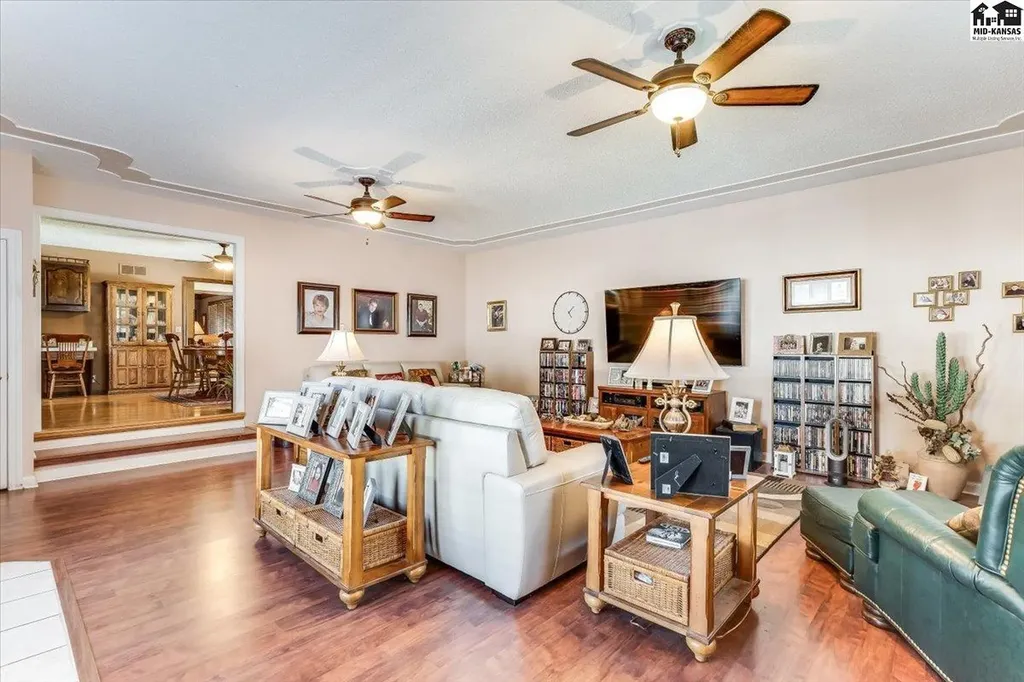 4604 Sequoia Street Hutchinson KS 67502