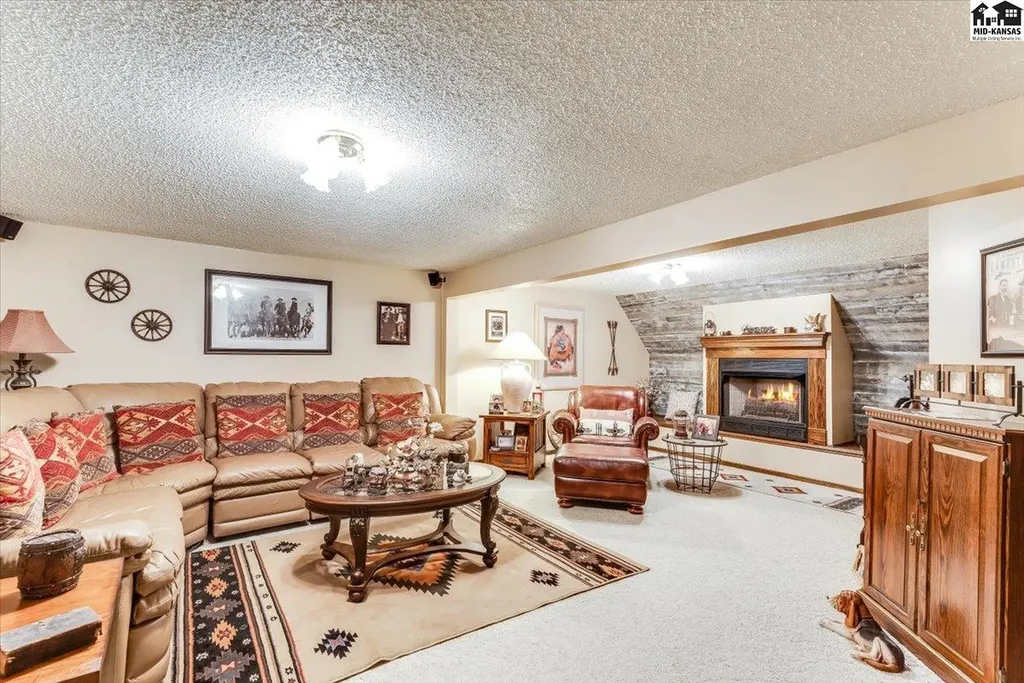 4604 Sequoia Street Hutchinson KS 67502