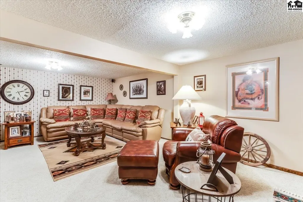 4604 Sequoia Street Hutchinson KS 67502