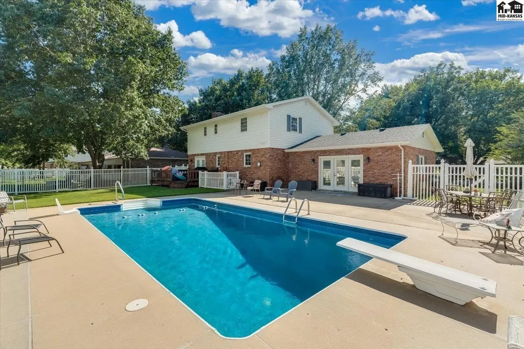 4604 Sequoia Street Hutchinson KS 67502