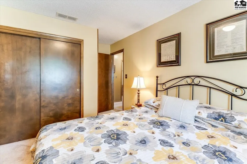4604 Sequoia Street Hutchinson KS 67502