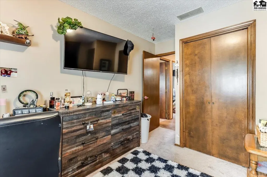4604 Sequoia Street Hutchinson KS 67502