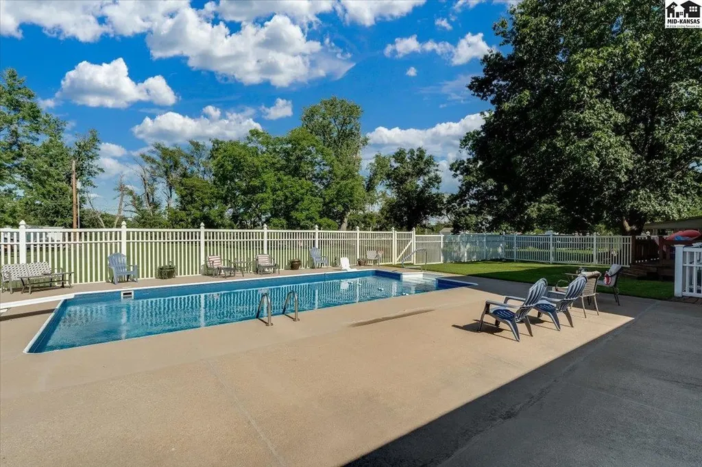 4604 Sequoia Street Hutchinson KS 67502