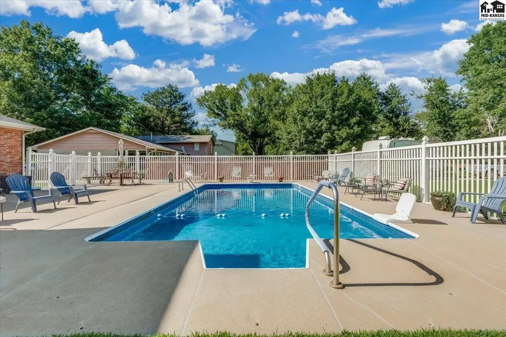 4604 Sequoia Street Hutchinson KS 67502