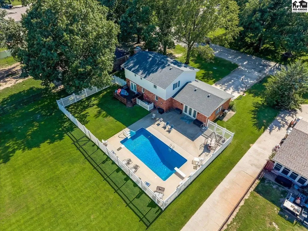 4604 Sequoia Street Hutchinson KS 67502
