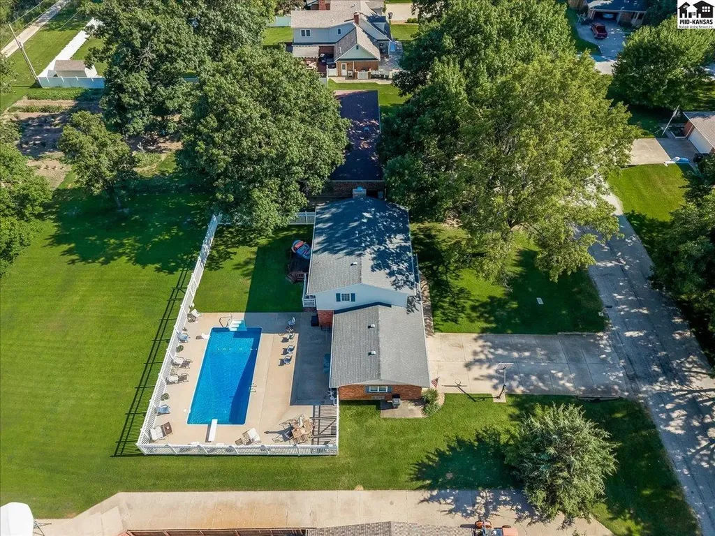 4604 Sequoia Street Hutchinson KS 67502