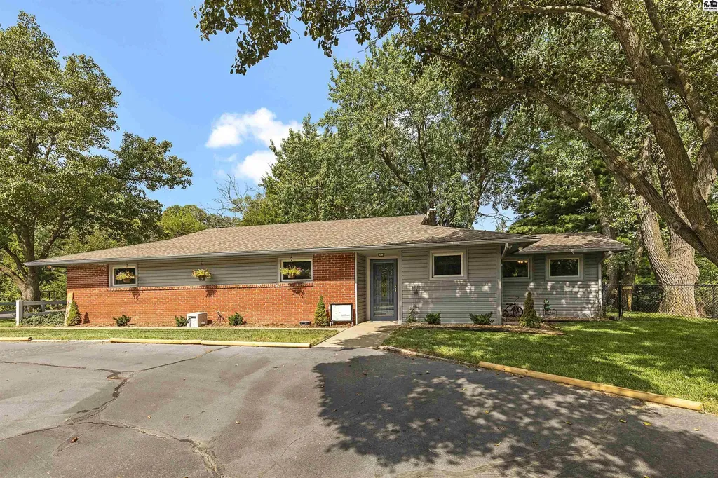 10211 Golden Arrow Drive Hutchinson KS 67502