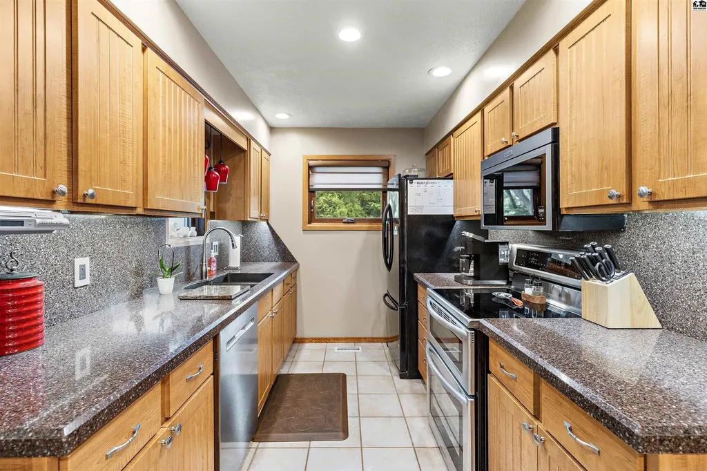 10211 Golden Arrow Drive Hutchinson KS 67502