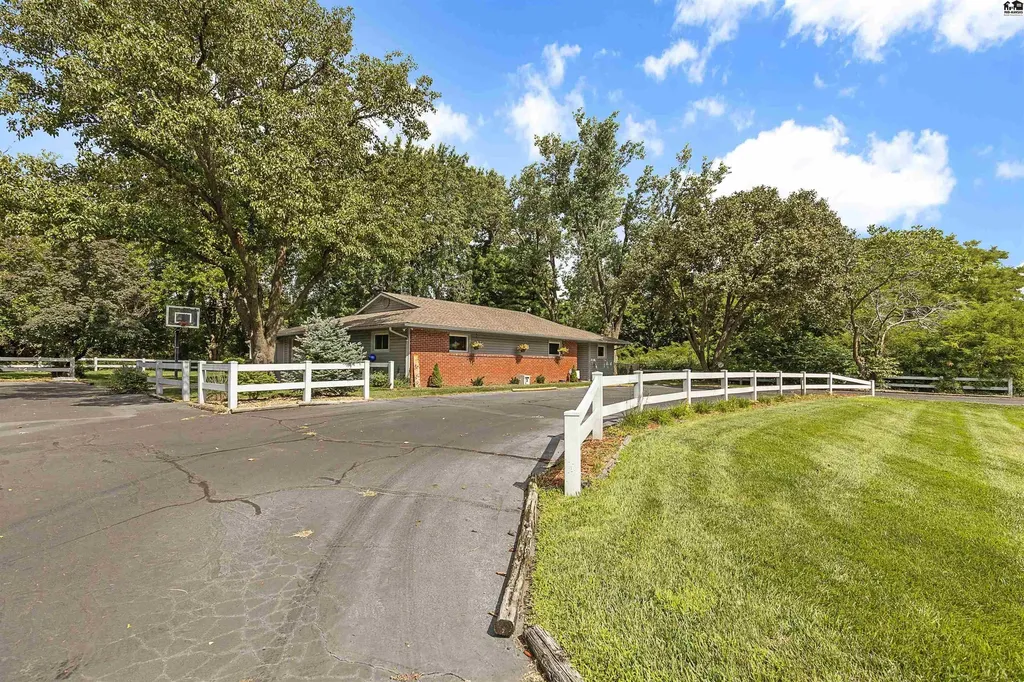 10211 Golden Arrow Drive Hutchinson KS 67502