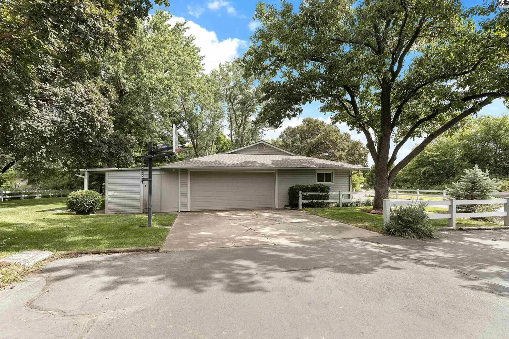 10211 Golden Arrow Drive Hutchinson KS 67502