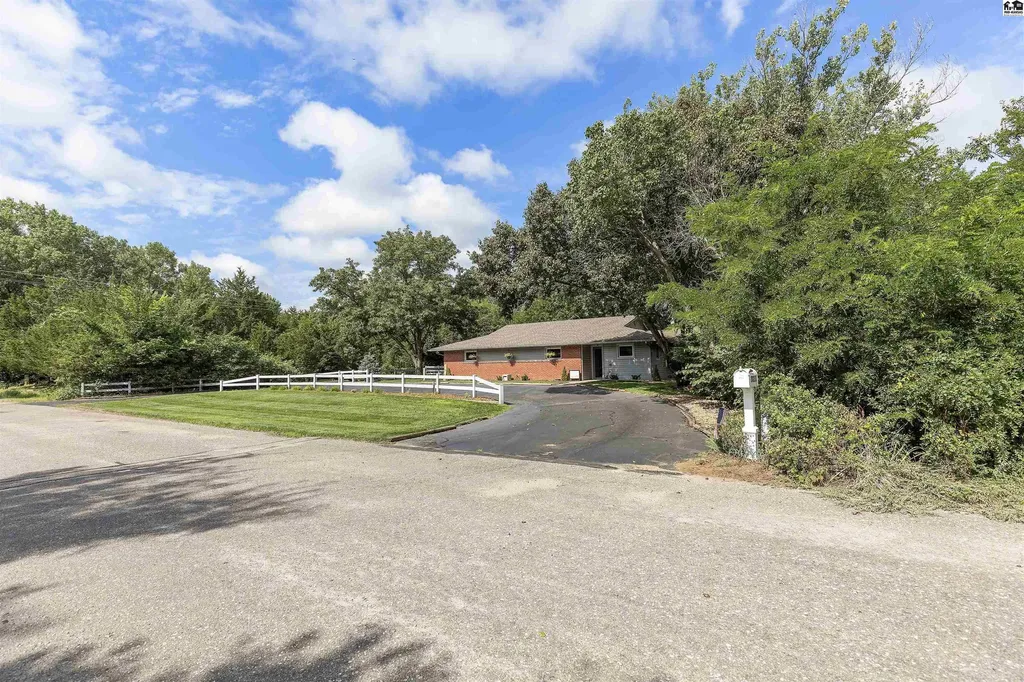 10211 Golden Arrow Drive Hutchinson KS 67502
