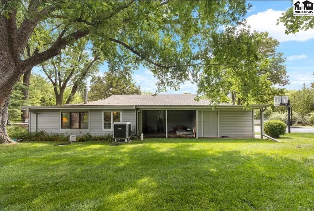 10211 Golden Arrow Drive Hutchinson KS 67502