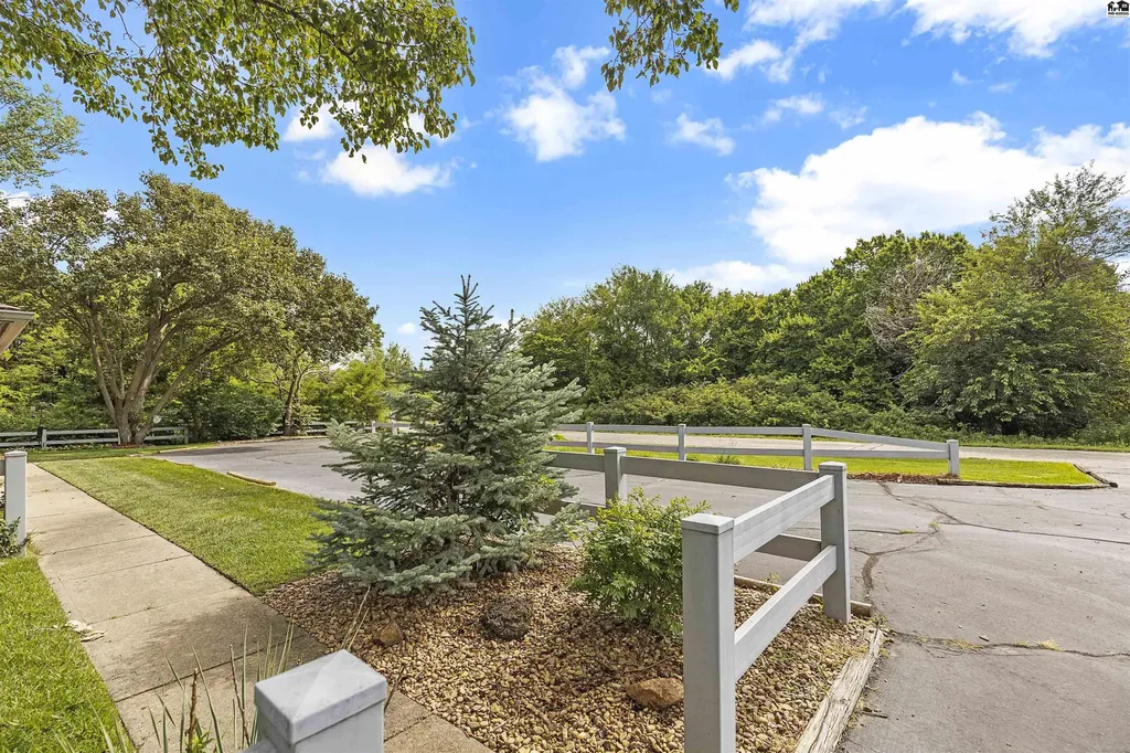 10211 Golden Arrow Drive Hutchinson KS 67502