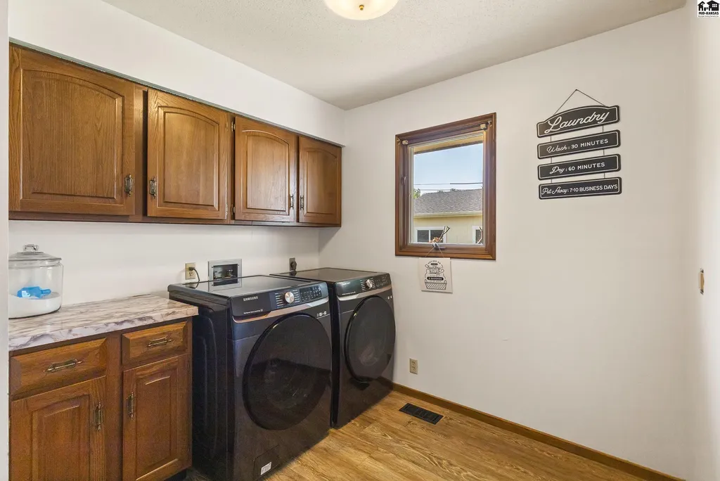 900 Surrey Trail Hutchinson KS 67502