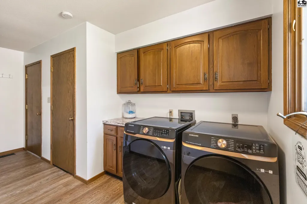900 Surrey Trail Hutchinson KS 67502