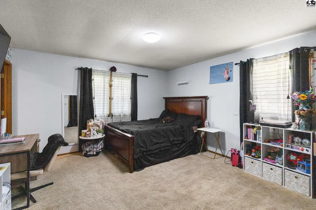 900 Surrey Trail Hutchinson KS 67502
