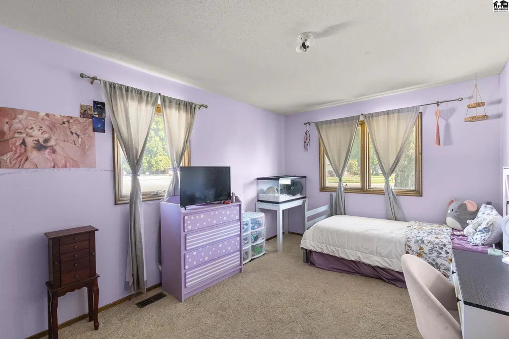 900 Surrey Trail Hutchinson KS 67502