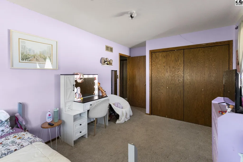 900 Surrey Trail Hutchinson KS 67502