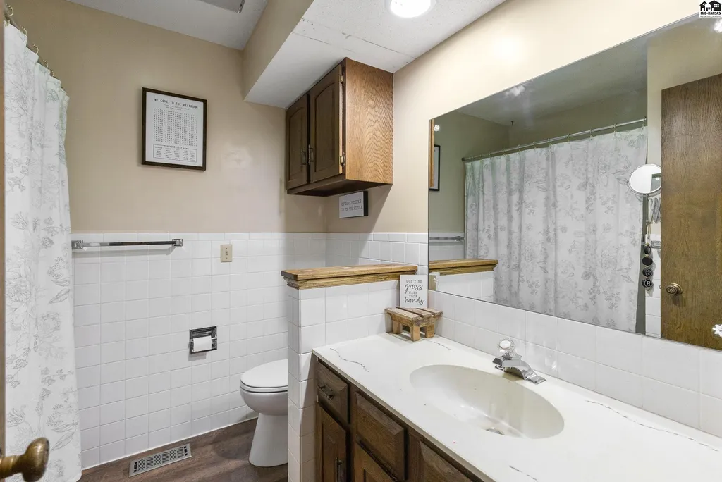 900 Surrey Trail Hutchinson KS 67502