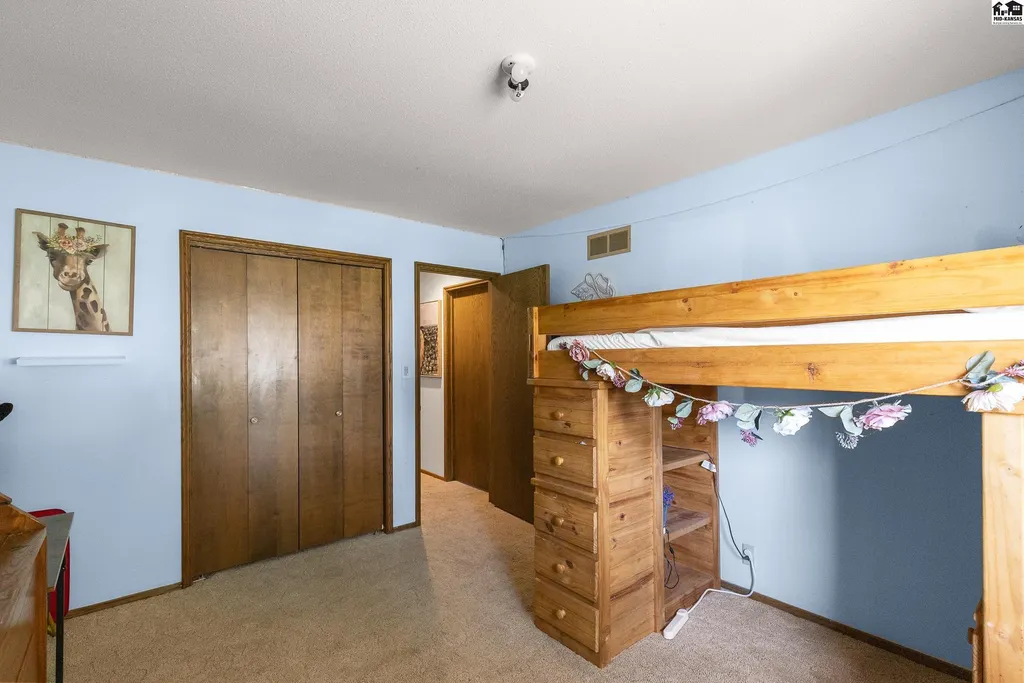 900 Surrey Trail Hutchinson KS 67502