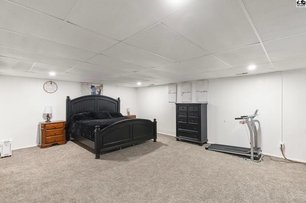 900 Surrey Trail Hutchinson KS 67502