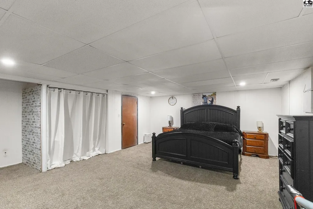 900 Surrey Trail Hutchinson KS 67502