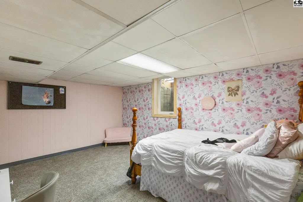 900 Surrey Trail Hutchinson KS 67502