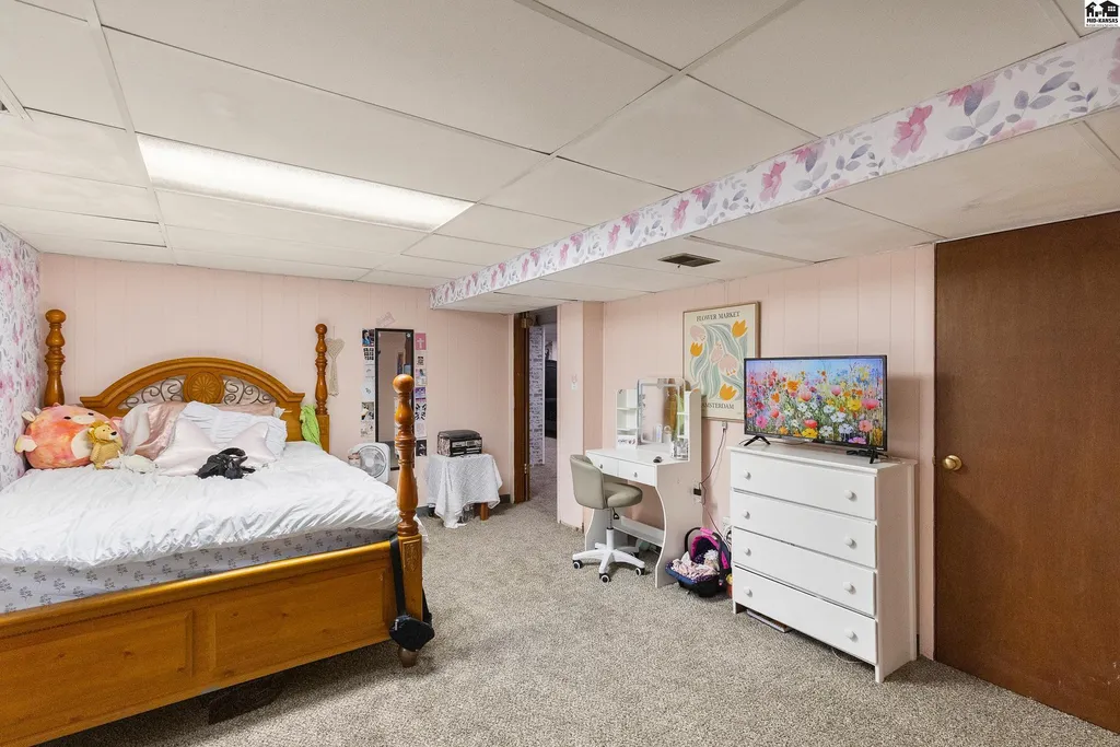 900 Surrey Trail Hutchinson KS 67502