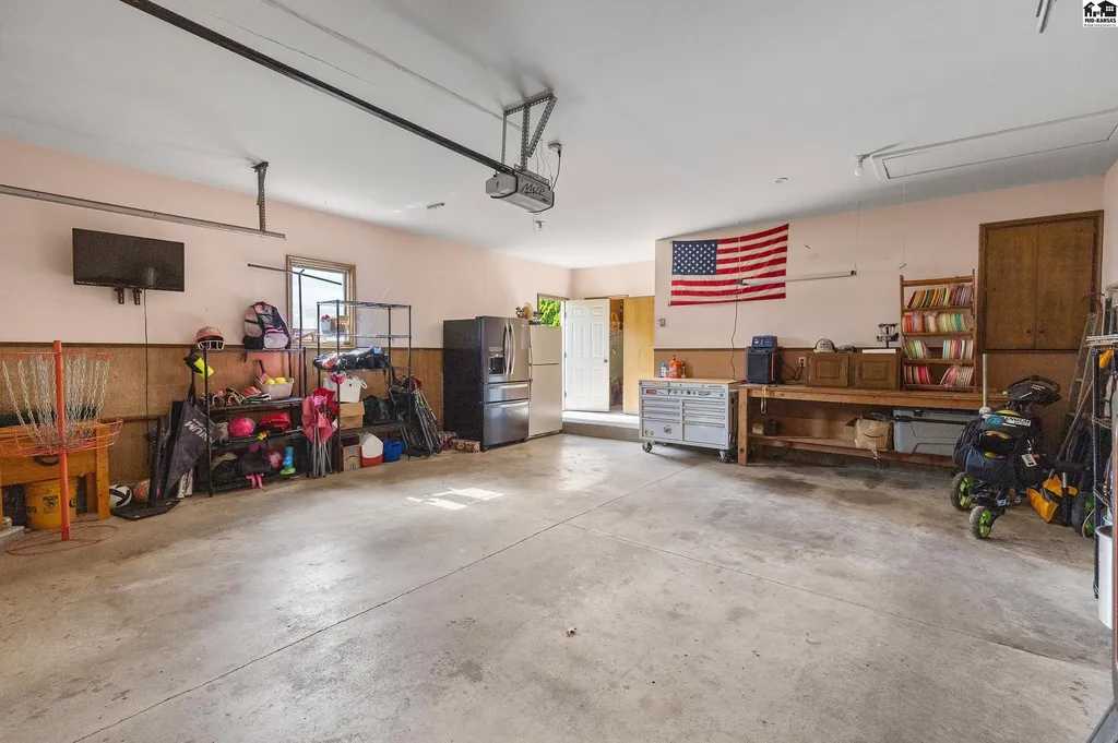 900 Surrey Trail Hutchinson KS 67502