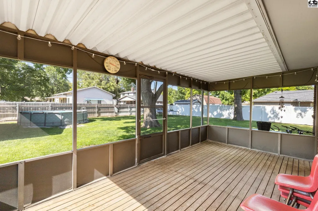 900 Surrey Trail Hutchinson KS 67502