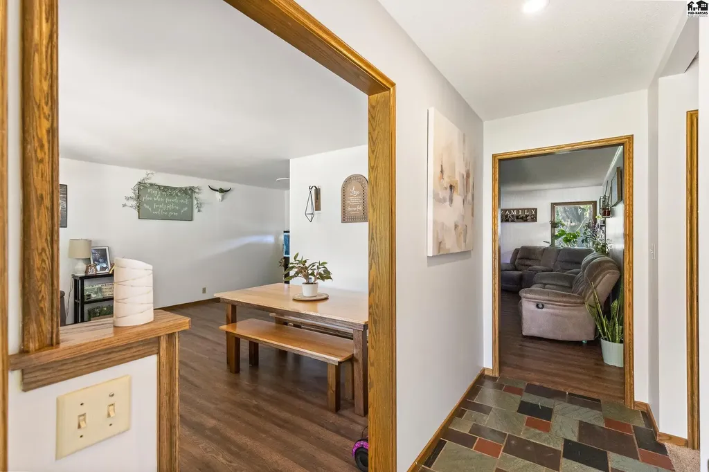 900 Surrey Trail Hutchinson KS 67502