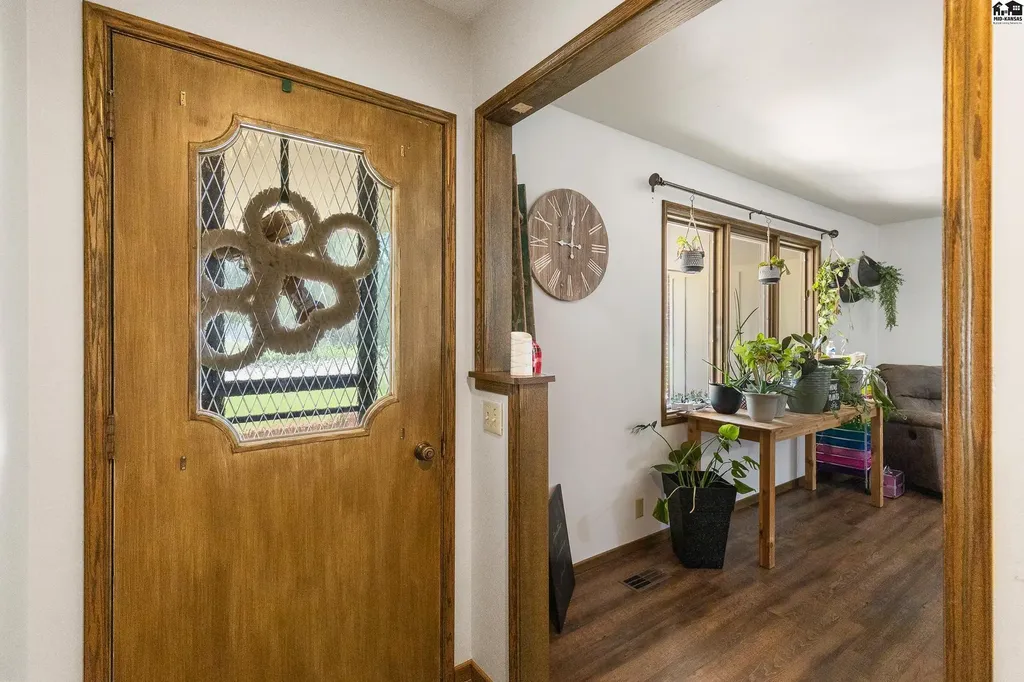 900 Surrey Trail Hutchinson KS 67502