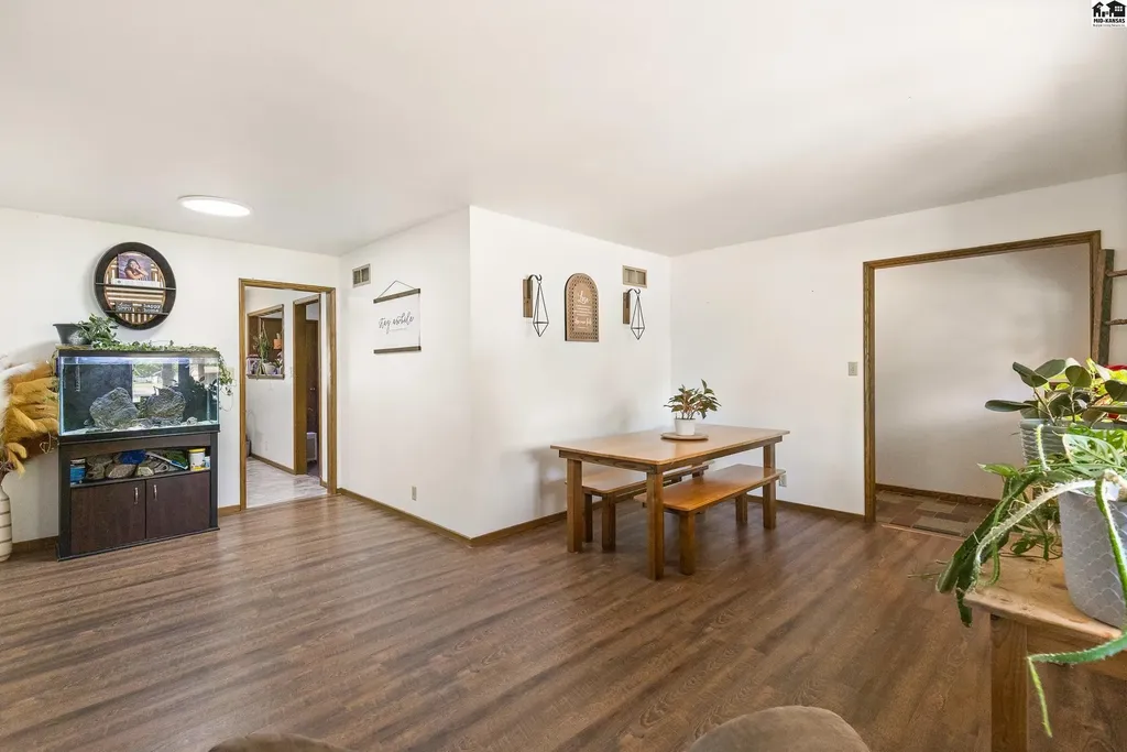 900 Surrey Trail Hutchinson KS 67502