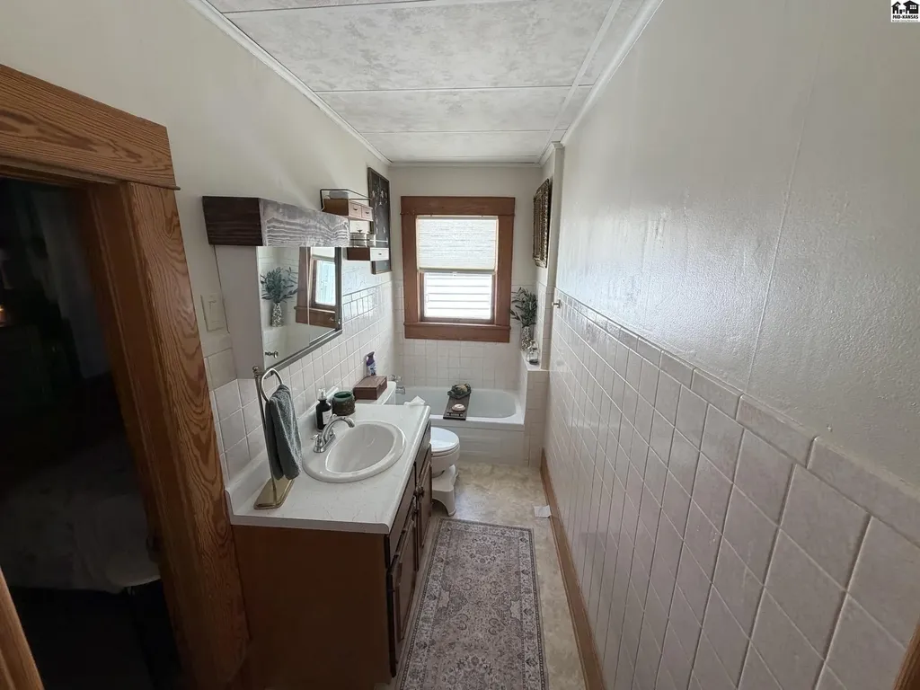 206 E 9th Avenue Hutchinson KS 67501