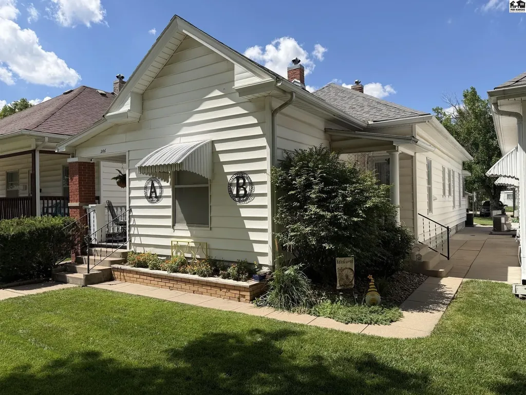 206 E 9th Avenue Hutchinson KS 67501