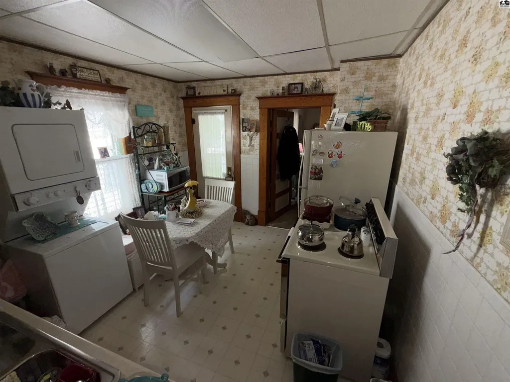 206 E 9th Avenue Hutchinson KS 67501