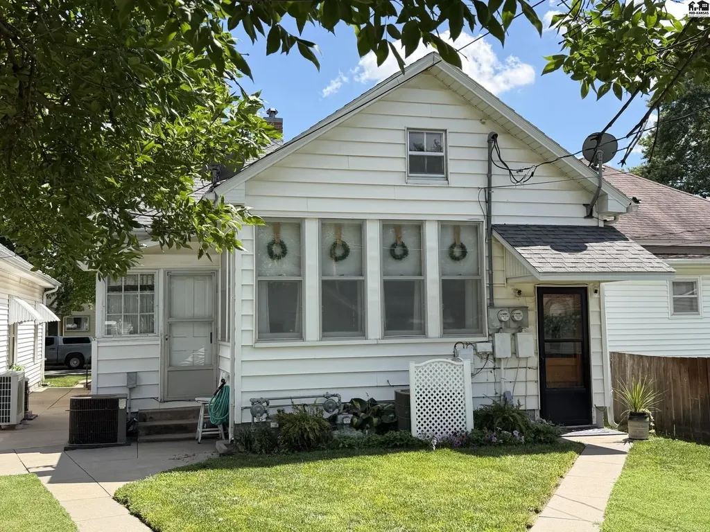 206 E 9th Avenue Hutchinson KS 67501