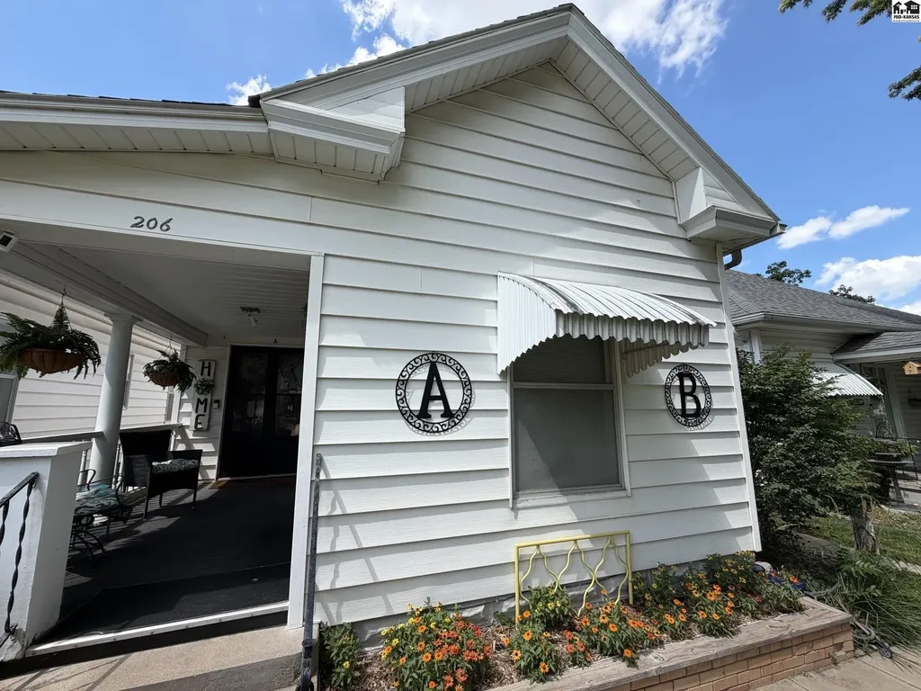 206 E 9th Avenue Hutchinson KS 67501