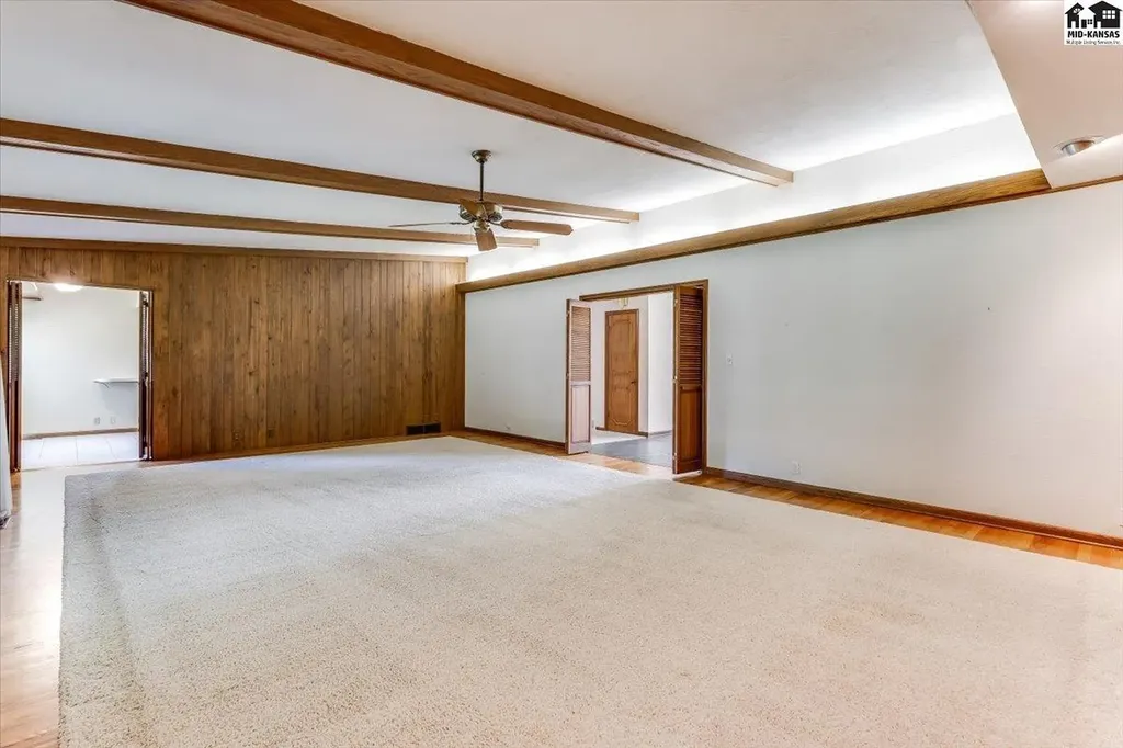 2701 Derenda Drive Hutchinson KS 67502