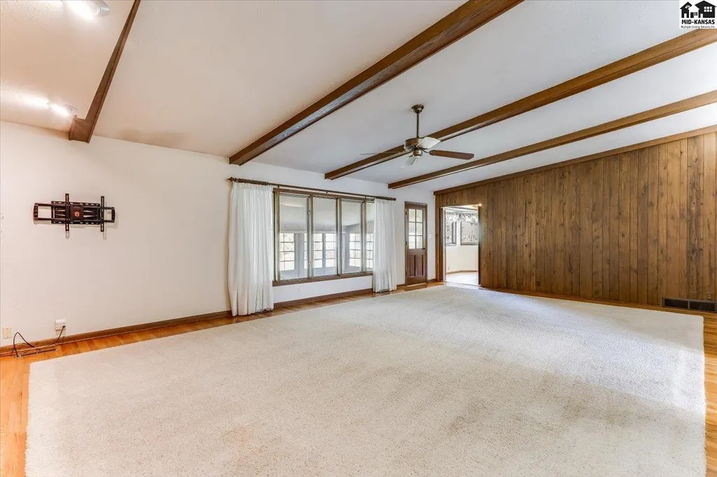 2701 Derenda Drive Hutchinson KS 67502