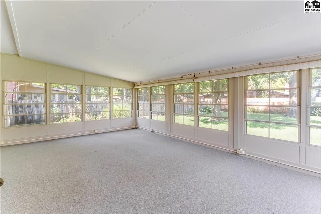 2701 Derenda Drive Hutchinson KS 67502