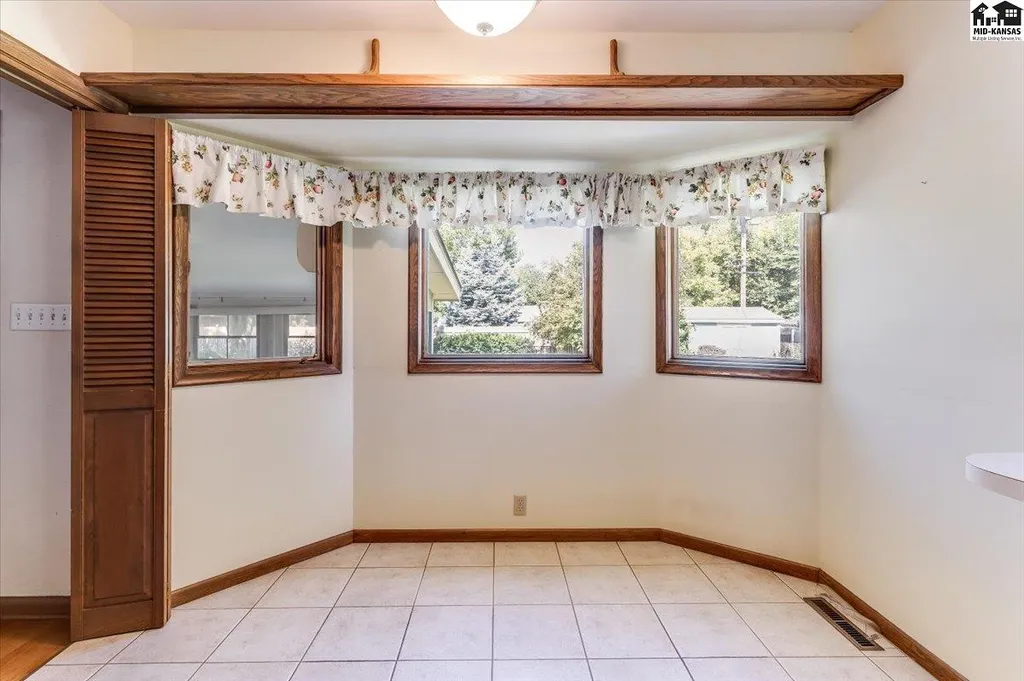 2701 Derenda Drive Hutchinson KS 67502