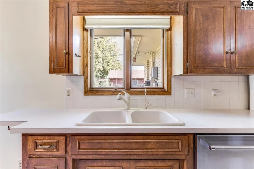 2701 Derenda Drive Hutchinson KS 67502