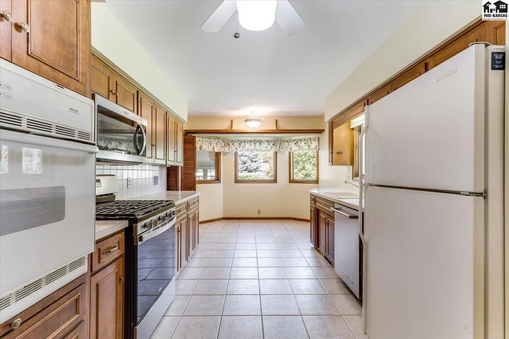 2701 Derenda Drive Hutchinson KS 67502