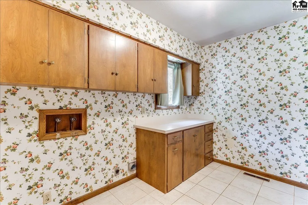 2701 Derenda Drive Hutchinson KS 67502